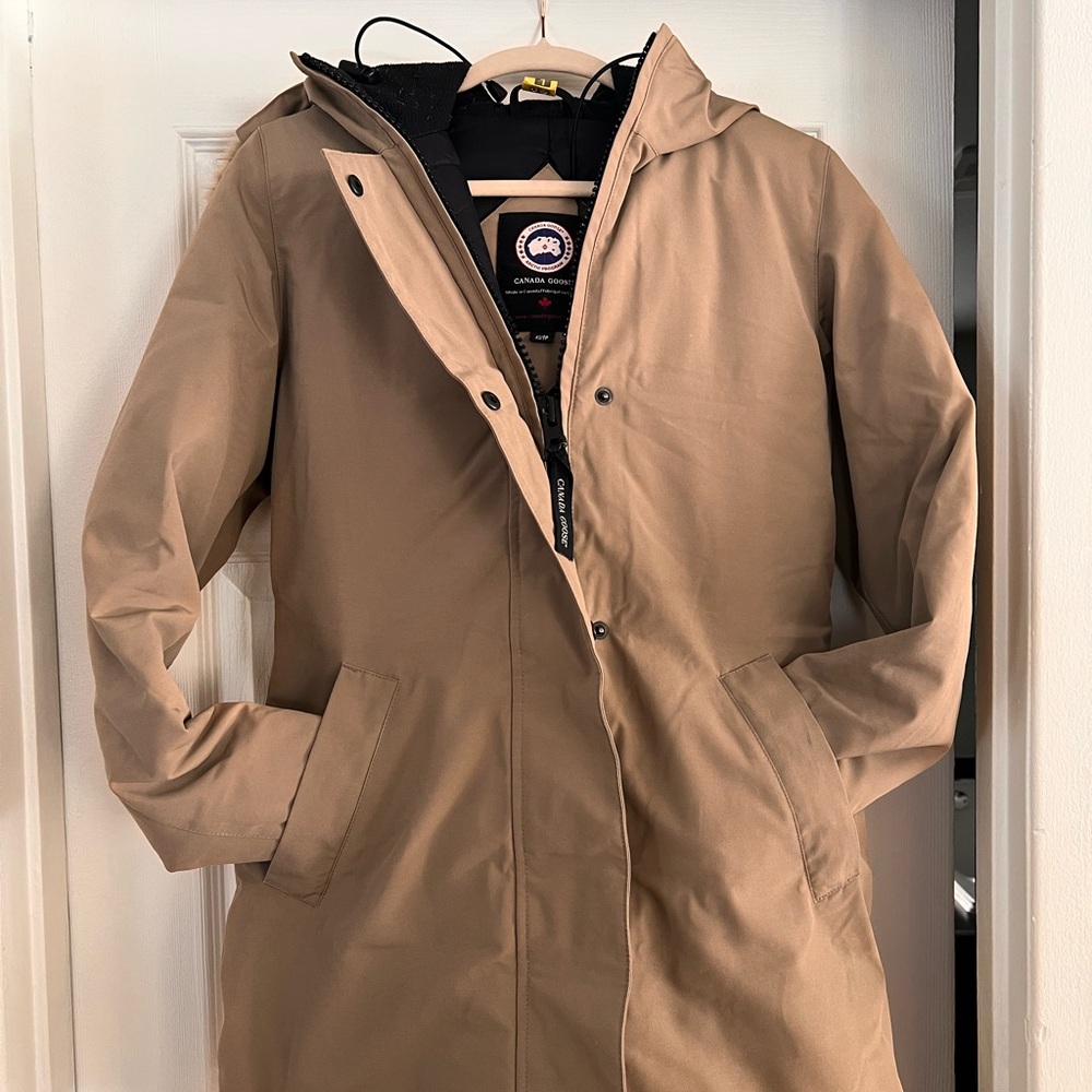 Canada Goose Victoria Parka in Tan - Picture 1 of 11